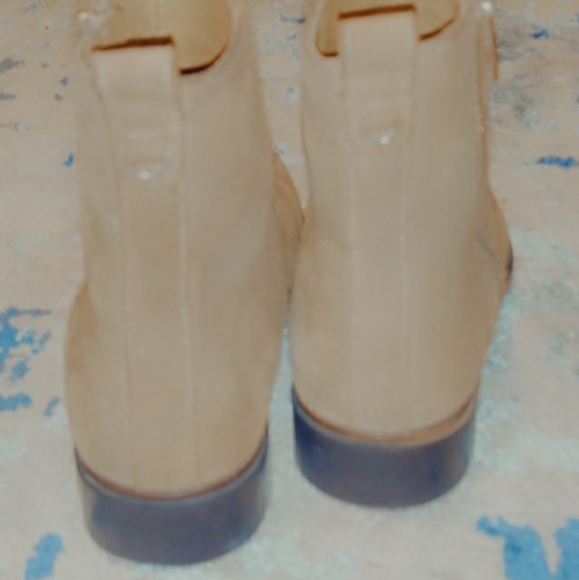 Selling ankle boots - Picture 3 of 3